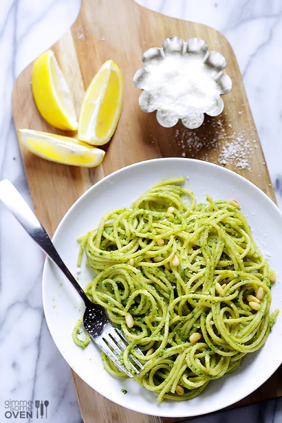 Arugula Pesto Pasta Recipe | gimmesomeoven.com