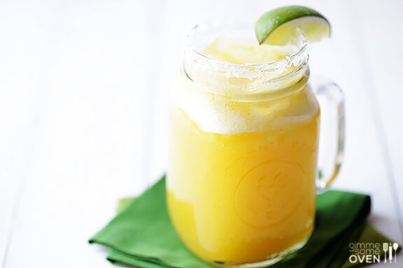 Fresh Pineapple Margaritas | gimmesomeoven.com
