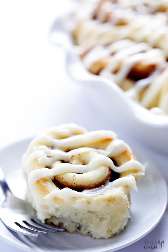 1-Hour Easy Cinnamon Rolls Recipe | gimmesomeoven.com