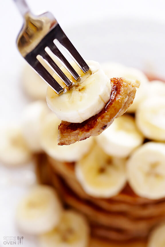 Banana Pancakes Recipe | gimmesomeoven.com