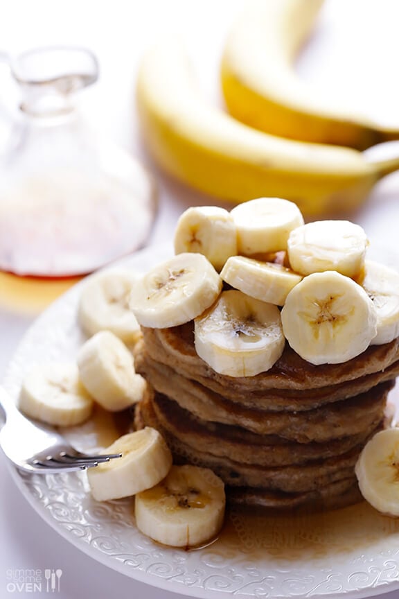 Banana Pancakes Recipe | gimmesomeoven.com