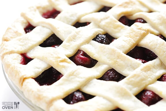 How To Make A Lattice Pie Crust | gimmesomeoven.com