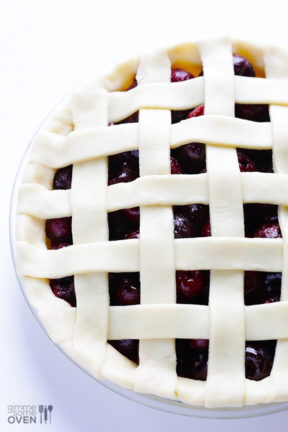 How To Make A Lattice Pie Crust | gimmesomeoven.com