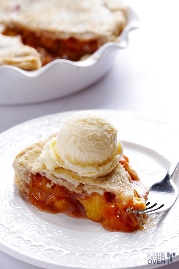 Peach Bourbon Pie Recipe | gimmesomeoven.com