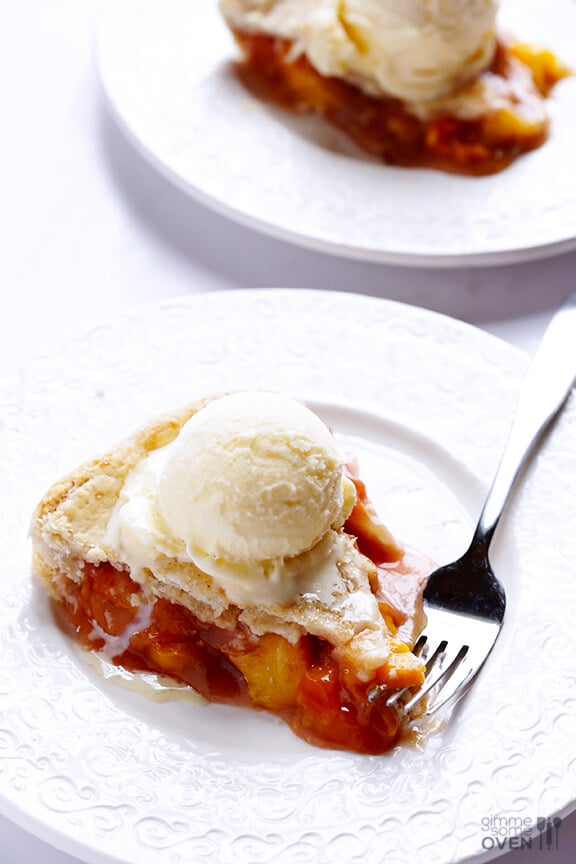 Peach Bourbon Pie Recipe | gimmesomeoven.com