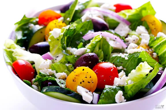 Greek Salad with Garlic Lemon Vinaigrette | gimmesomeoven.com