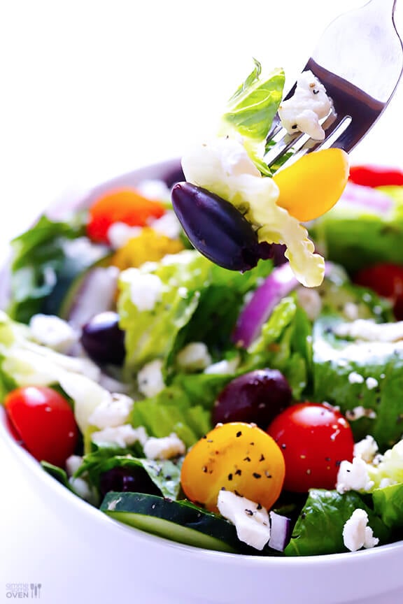 Greek Salad Recipe | gimmesomeoven.com