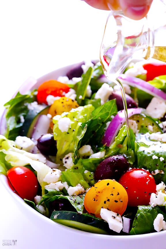 Greek Salad Recipe | gimmesomeoven.com