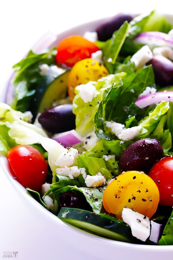 Greek Salad Recipe | gimmesomeoven.com