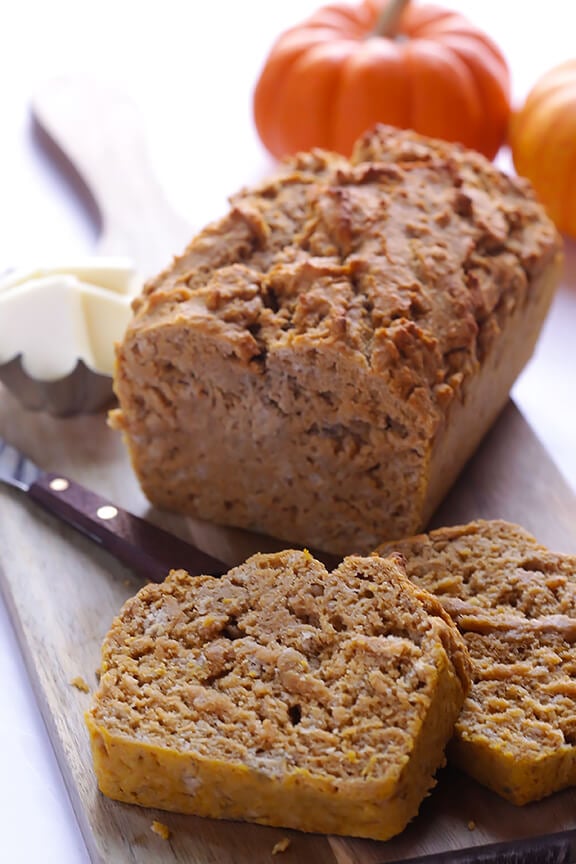 Pumpkin Beer Bread Recipe | gimmesomeoven.com