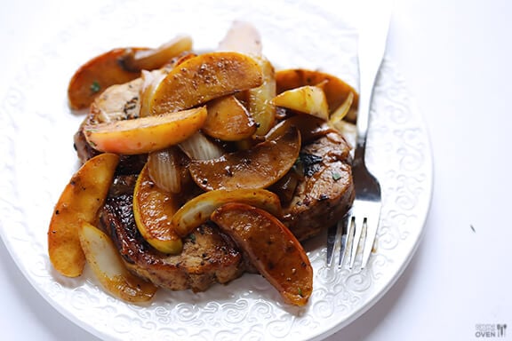 Apple Cinnamon Pork Chops Recipe | gimmesomeoven.com