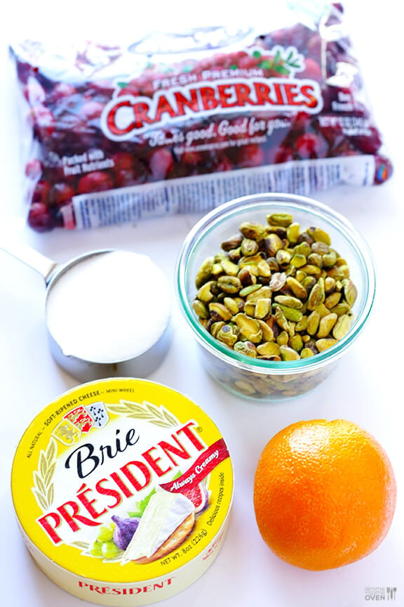Cranberry Pistachio Baked Brie Recipe | gimmesomeoven.com