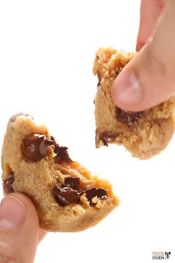 4-Ingredient Peanut Butter Chocolate Chip Cookies | gimmesomeoven.com