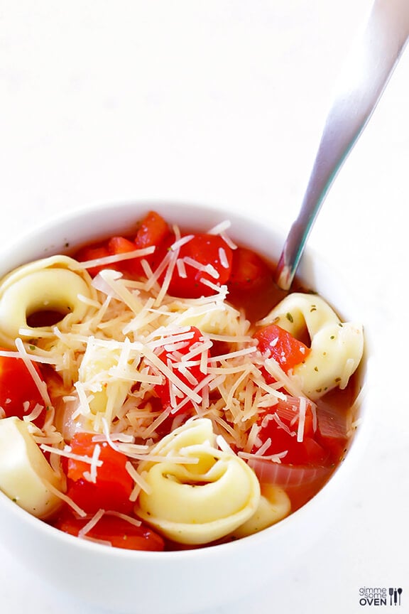 5 Ingredient Easy Tortellini Soup | gimmesomeoven.com