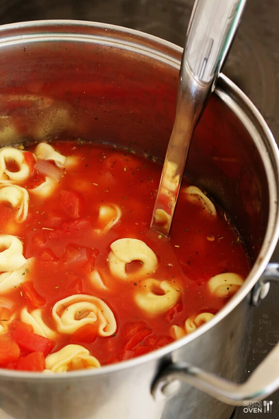 5 Ingredient Easy Tortellini Soup | gimmesomeoven.com