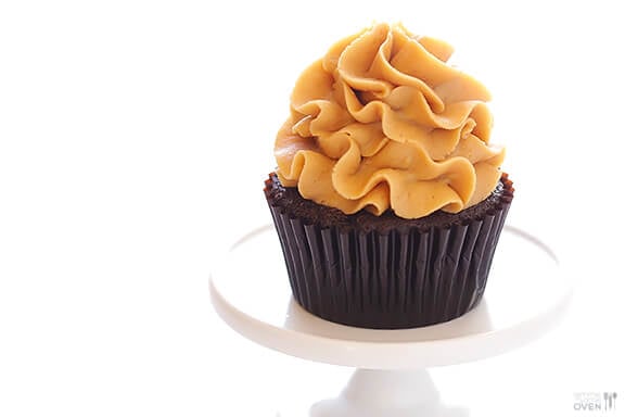 Chocolate Peanut Butter Cupcakes Recipe (with step-by-step tutorial) | gimmesomeoven.com