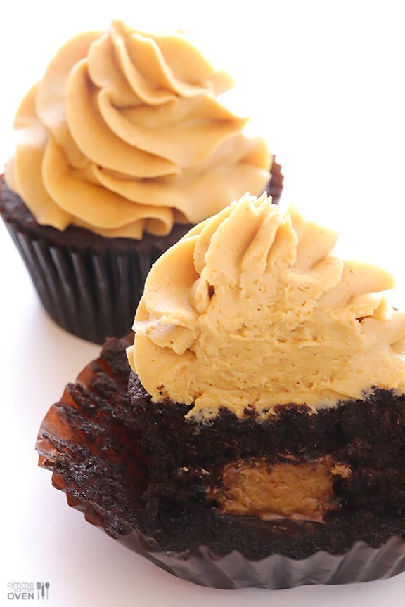 Chocolate Peanut Butter Cupcakes Recipe (with step-by-step tutorial) | gimmesomeoven.com