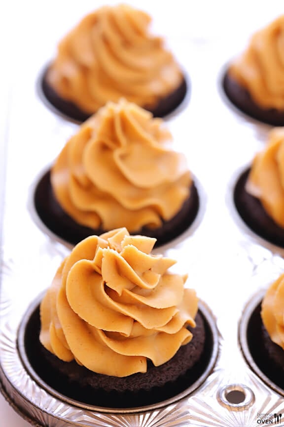 Chocolate Peanut Butter Cupcakes Recipe (with step-by-step tutorial) | gimmesomeoven.com