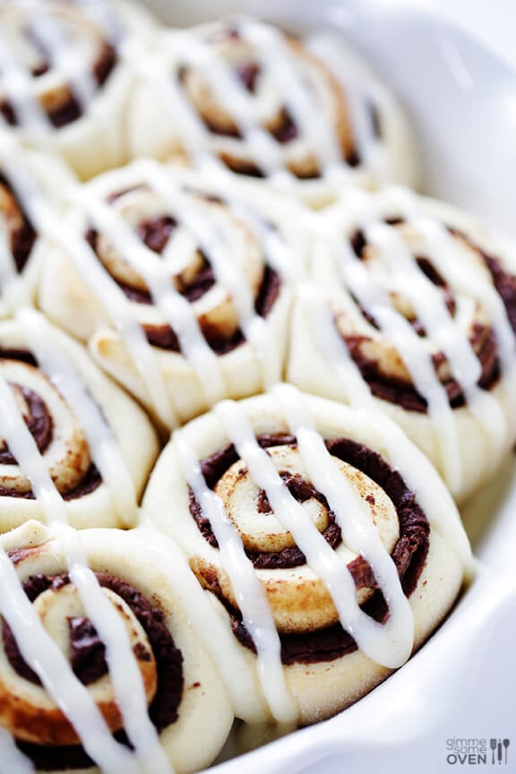 Nutella Cinnamon Rolls from Gimmie Some Oven | Christmas Morning Cinnamon Rolls