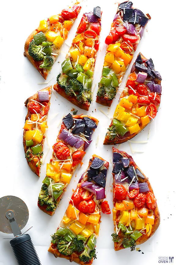 Rainbow Veggie Flatbread Pizza | gimmesomeoven.com