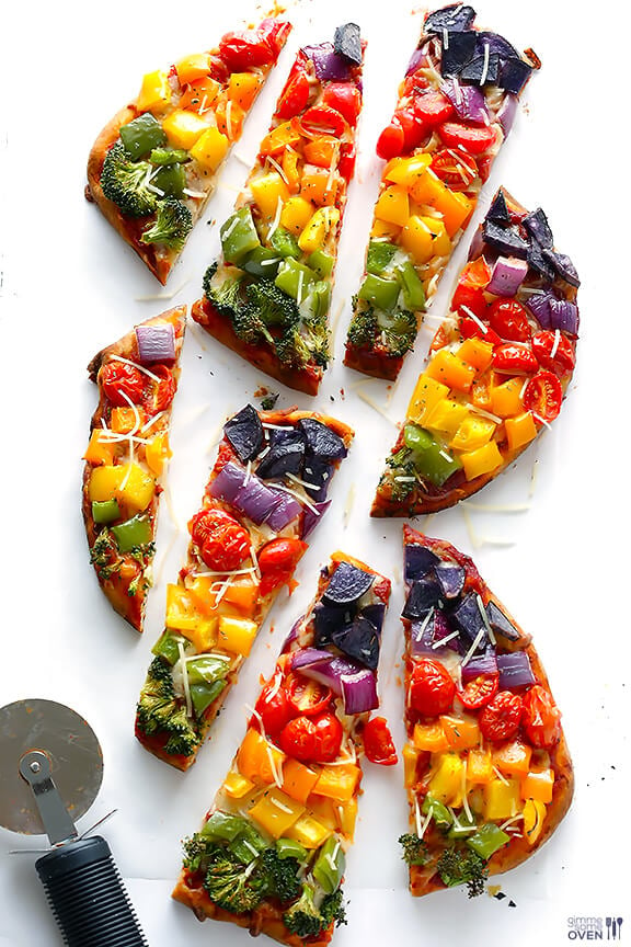 Rainbow Veggie Flatbread Pizza - quick, healthier, and SO tasty! | gimmesomeoven.com