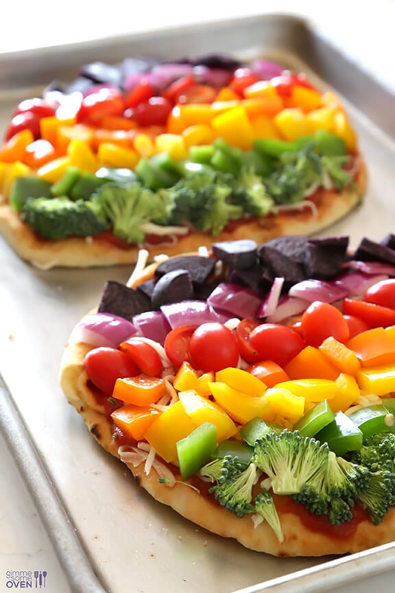 Rainbow Veggie Flatbread Pizza | gimmesomeoven.com
