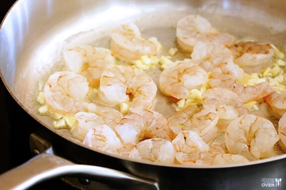 15-Minute Skinny Shrimp Scampi Recipe | gimmesomeoven.com