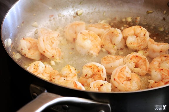 15-Minute Skinny Shrimp Scampi Recipe | gimmesomeoven.com