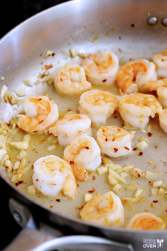 15-Minute Skinny Shrimp Scampi Recipe | gimmesomeoven.com