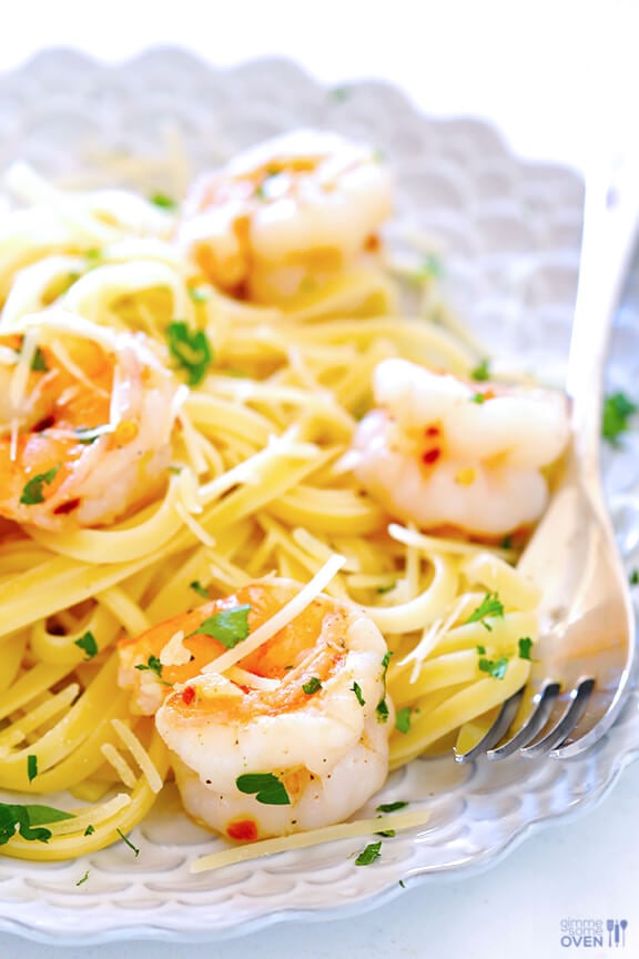 15-Minute Skinny Shrimp Scampi Recipe | gimmesomeoven.com