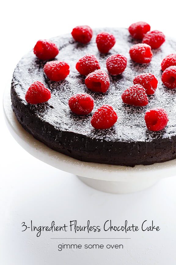 How To Make A Flourless Chocolate Cake | gimmesomeoven.com