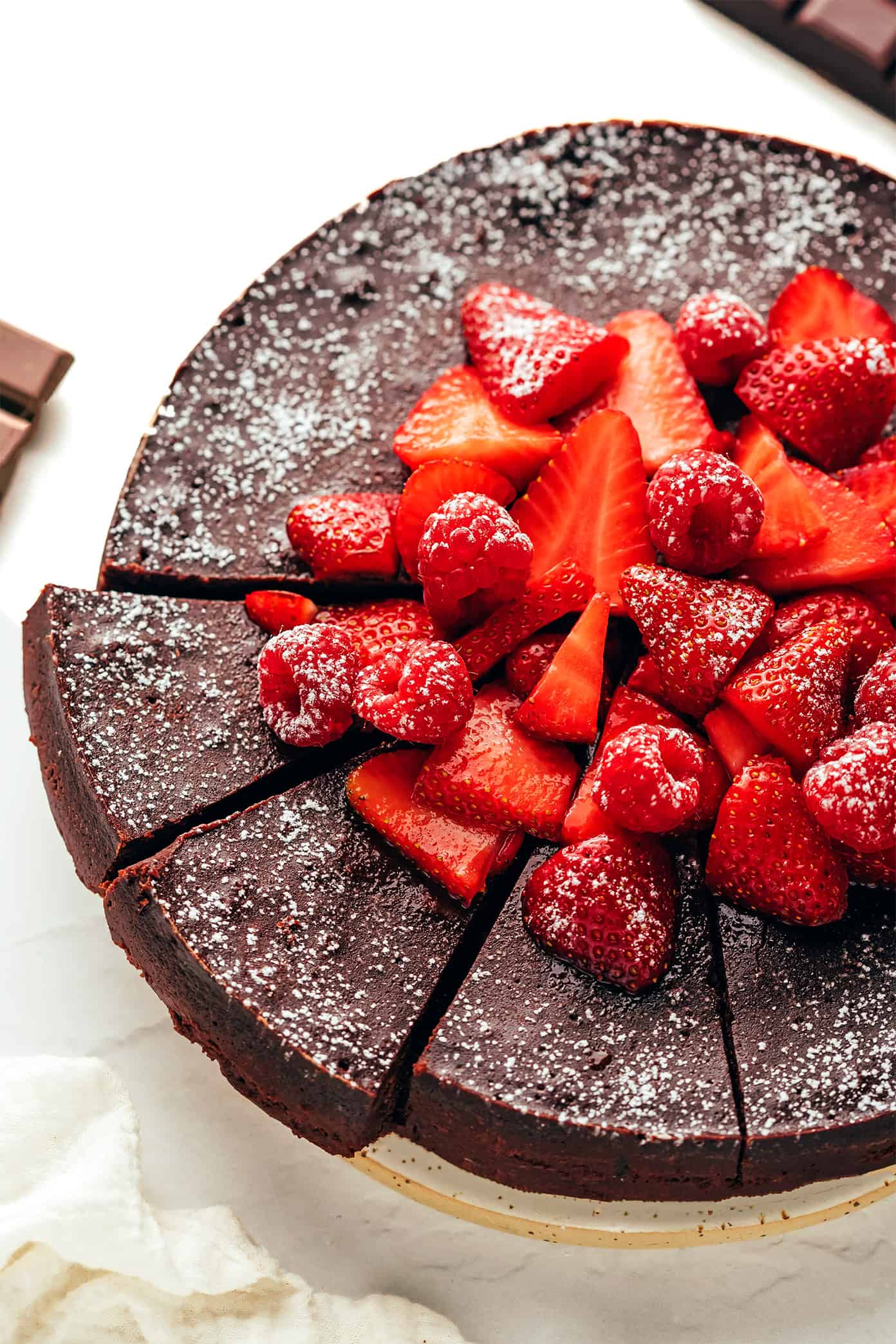 https://www.gimmesomeoven.com/wp-content/uploads/2014/02/Flourless-Chocolate-Cake-8-1.jpg