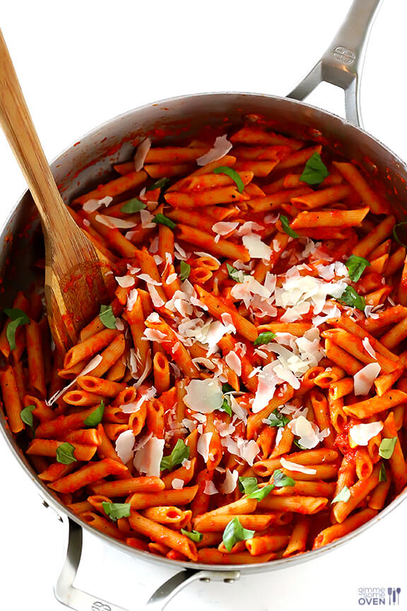 Pasta with Easy Roasted Red Pepper Sauce | gimmesomeoven.com