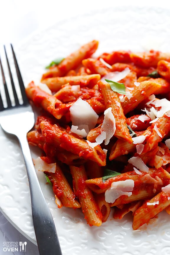 Pasta with Easy Roasted Red Pepper Sauce | gimmesomeoven.com