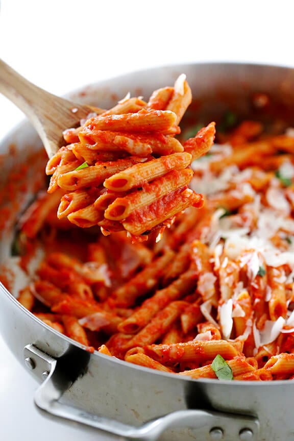 Pasta with Easy Roasted Red Pepper Sauce | gimmesomeoven.com