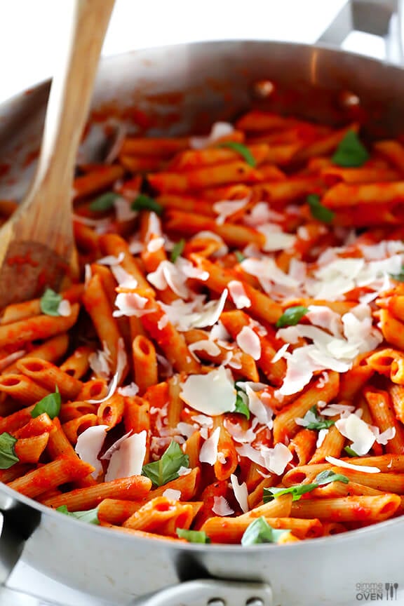 Pasta with Easy Roasted Red Pepper Sauce | gimmesomeoven.com