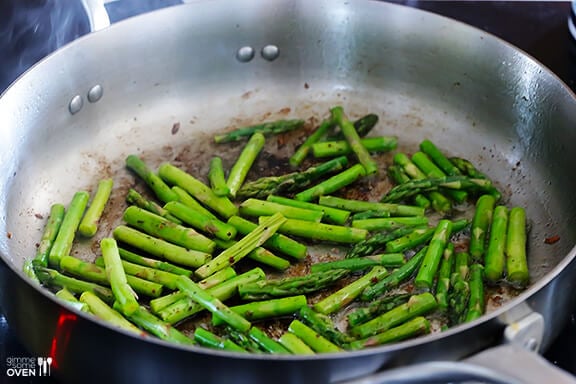 5-Ingredient Asparagus Bacon Pasta | gimmesomeoven.com