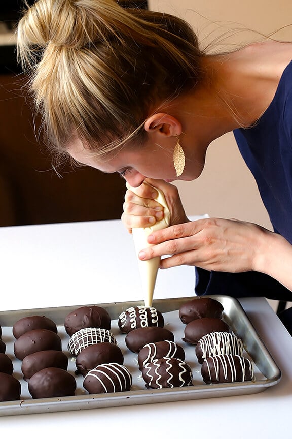 4-Ingredient Easter Egg Oreo Truffles | gimmesomeoven.com