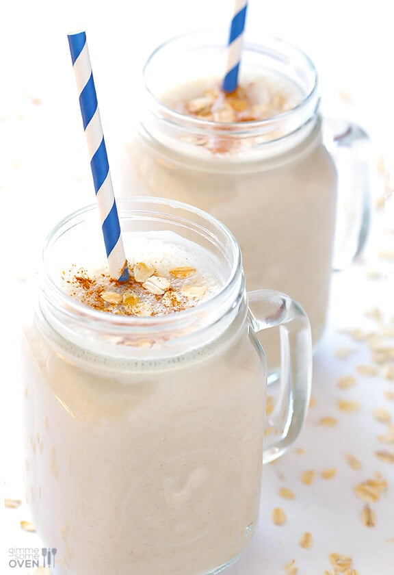 (Skinny!) Oatmeal Cookie Smoothie | gimmesomeoven.com #vegan #glutenfree