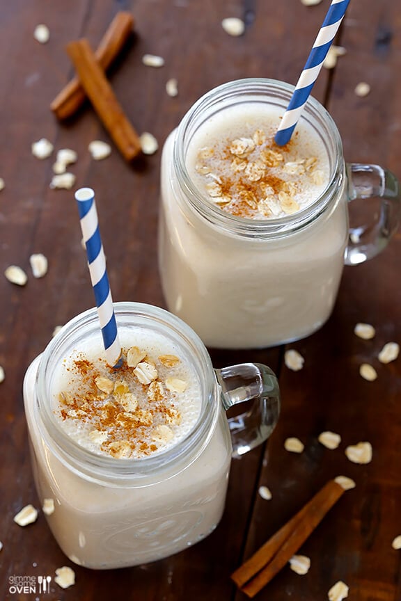 (Skinny!) Oatmeal Cookie Smoothie | gimmesomeoven.com #vegan #glutenfree