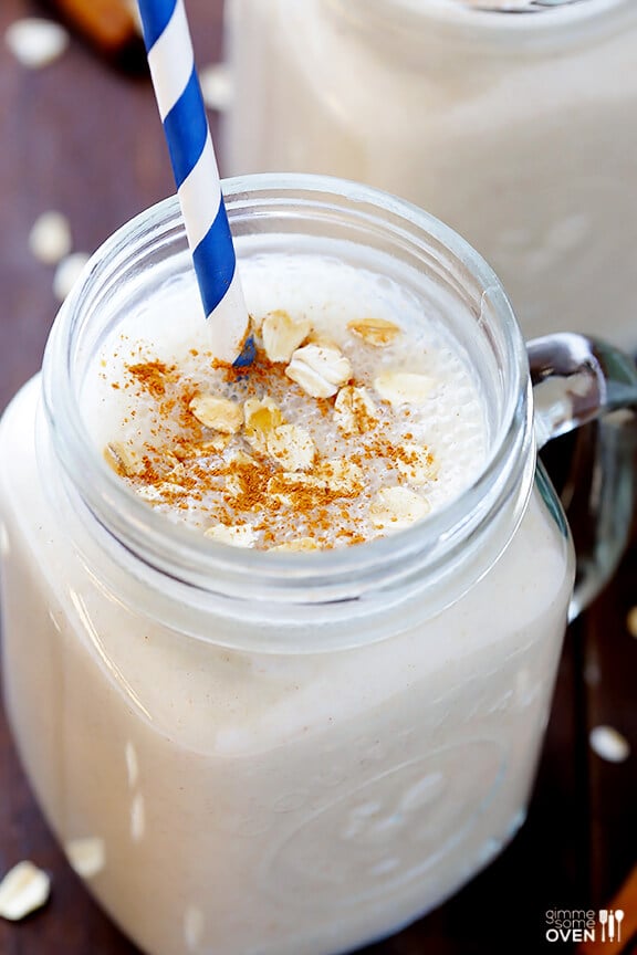 (Skinny!) Oatmeal Cookie Smoothie | gimmesomeoven.com #vegan #glutenfree