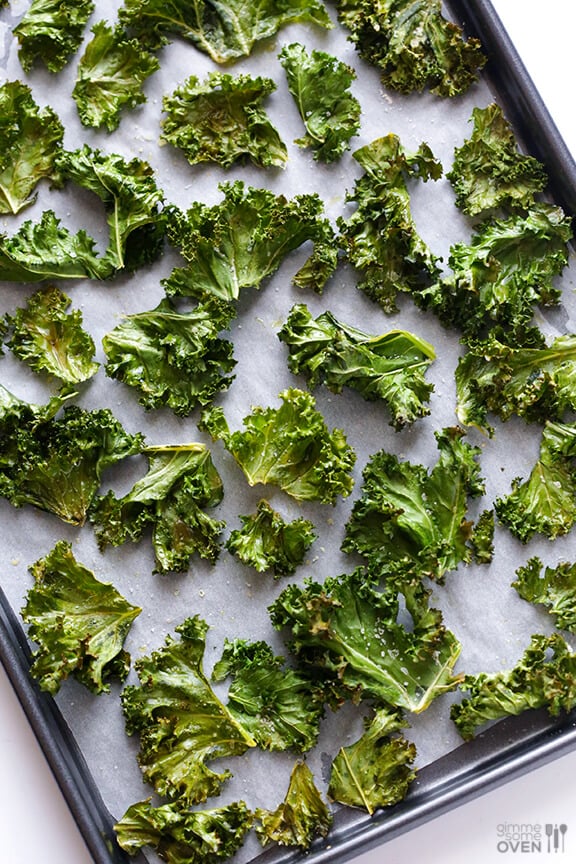 Sea Salt and Vinegar Kale Chips | gimmesomeoven.com #vegan #glutenfree