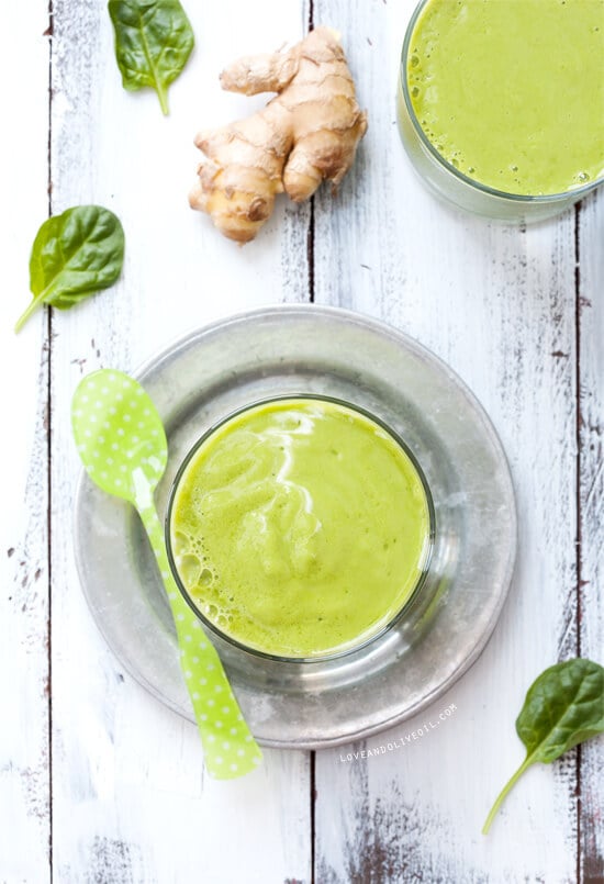Ginger & Spinach Green Smoothie | loveandoliveoil.com