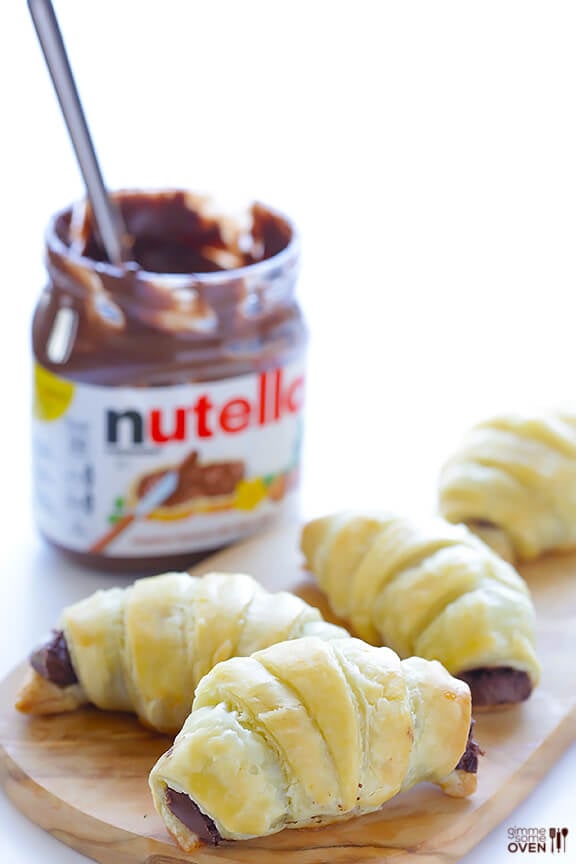 Three-ingredients lava croissants with a Nutella and banana