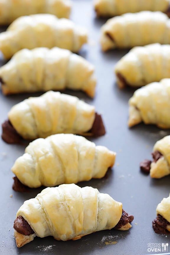 Three-ingredients lava croissants with a Nutella and banana