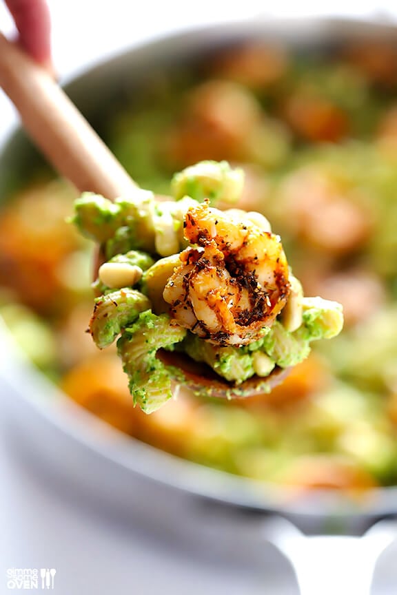 Asparagus-Spinach Pesto Pasta with Blackened Shrimp | gimmesomeoven.com #recipe