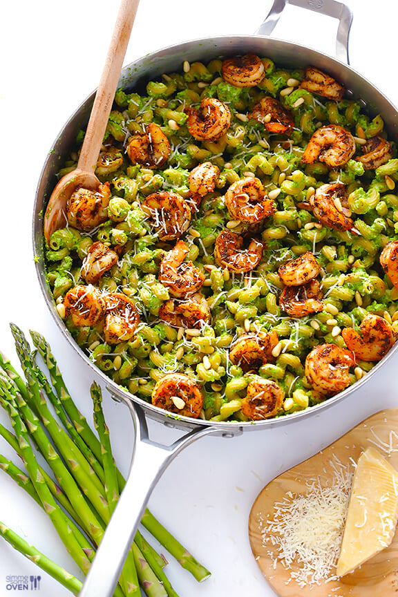 Asparagus-Spinach Pesto Pasta with Blackened Shrimp | gimmesomeoven.com #recipe