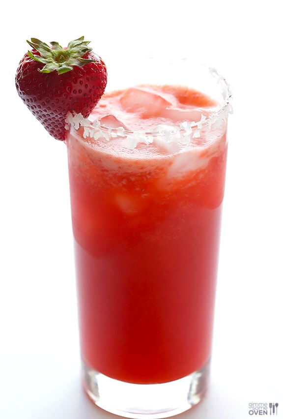 Fresh Strawberry Margarita -- all you need are 5 ingredients and 5 minutes to make these fresh and naturally-sweetened drinks! gimmesomeoven.com