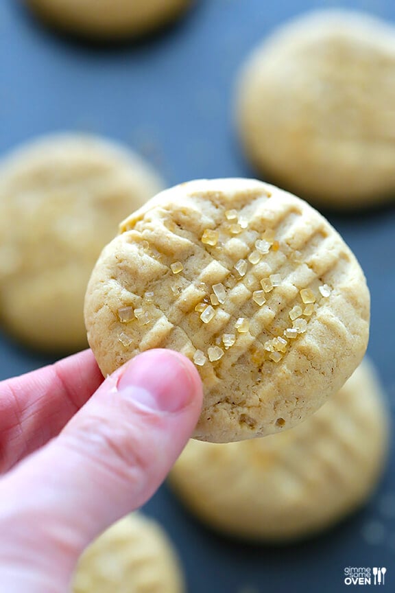 Peanut Butter Banana Cookies | gimmesomeoven.com #dessert