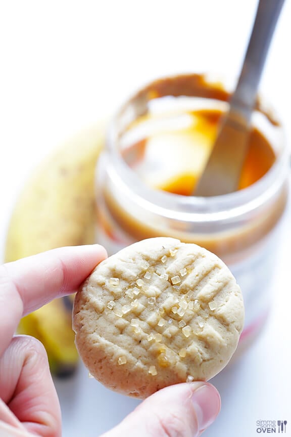 Peanut Butter Banana Cookies | gimmesomeoven.com #dessert